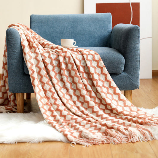 Textured woven throw with a zigzag finish – view 2