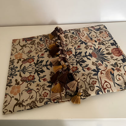 Bird & Floral Jacquard Table Runner – view 10