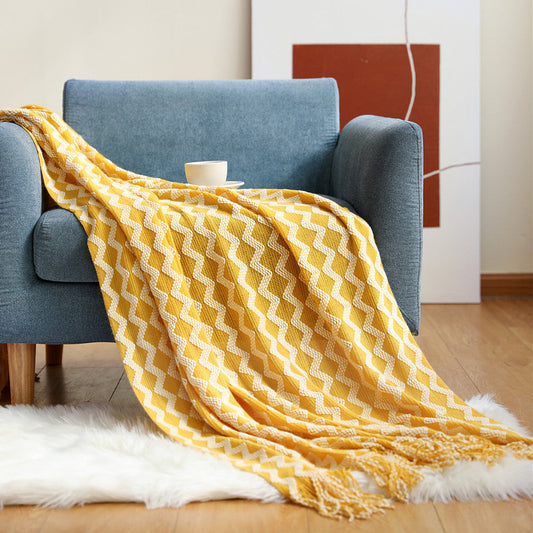 Textured woven throw with a zigzag finish