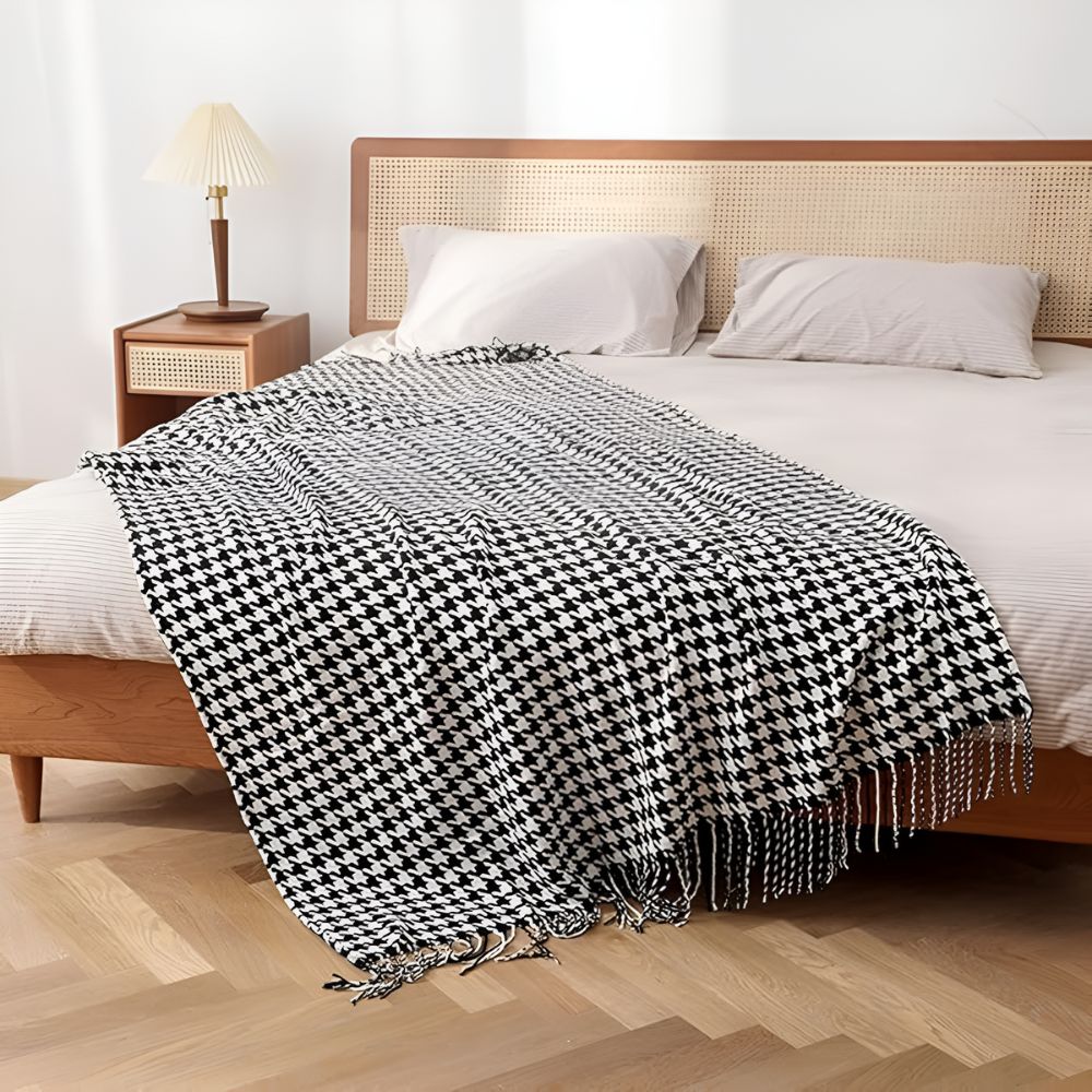 Houndstooth Fringed Throw – view 3