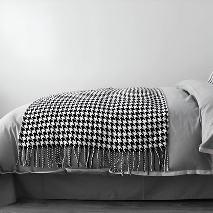 Houndstooth Fringed Throw – view 5