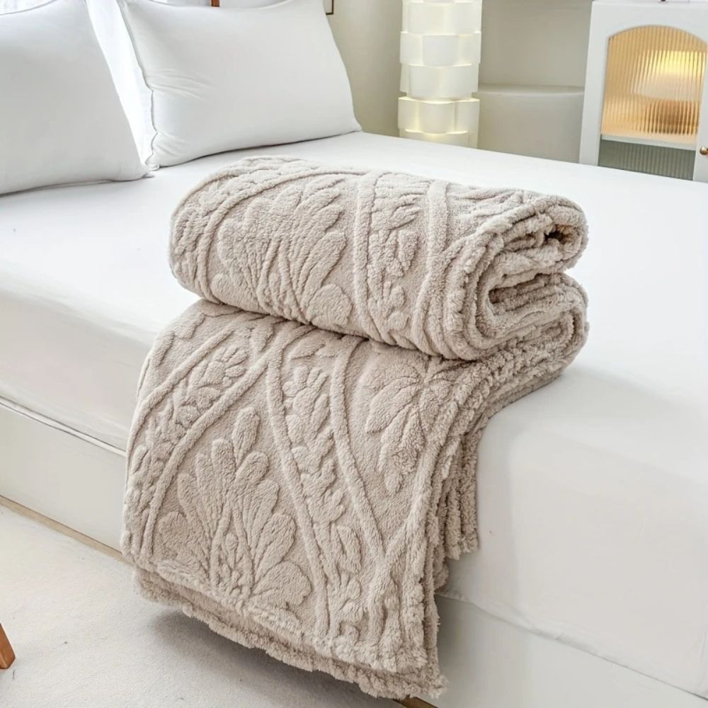 Geometric Jacquard Fleece Throw – view 9