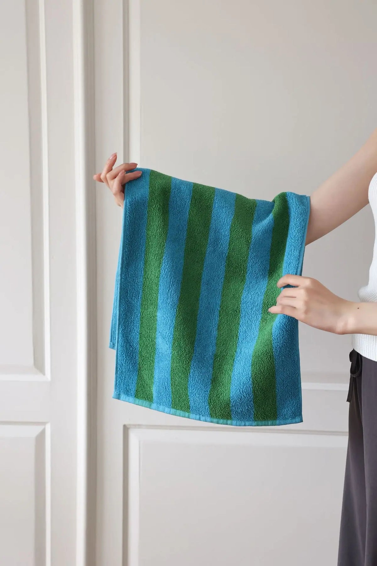Striped combed-cotton towel with a jacquard-woven finish – view 18