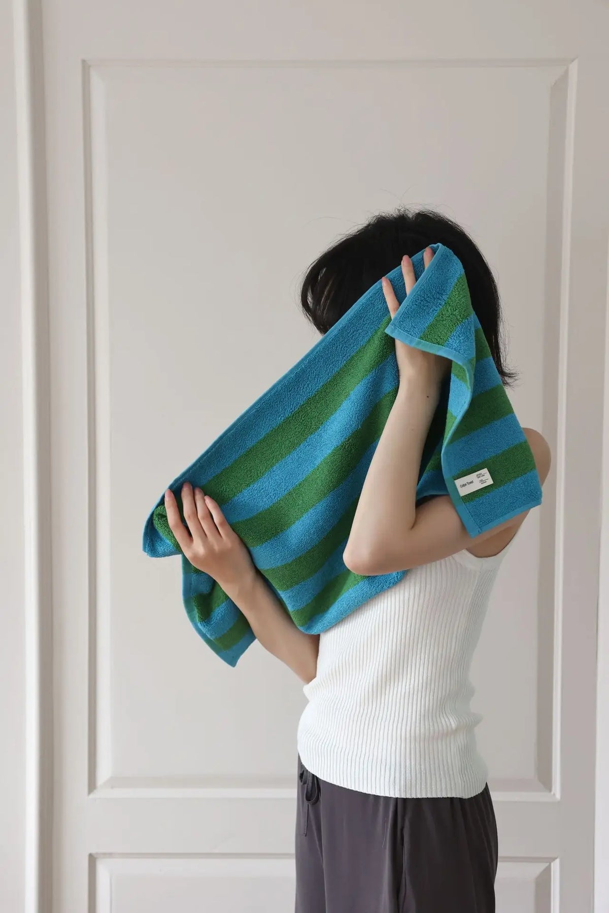 Striped combed-cotton towel with a jacquard-woven finish – view 16