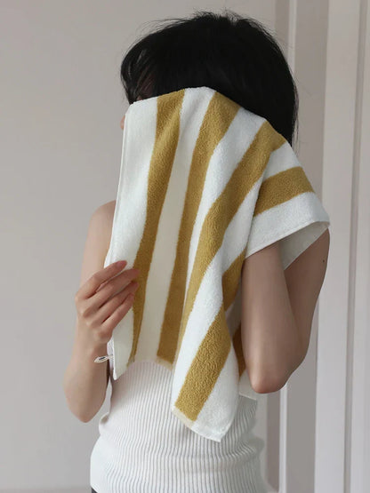 Striped combed-cotton towel with a jacquard-woven finish – view 4