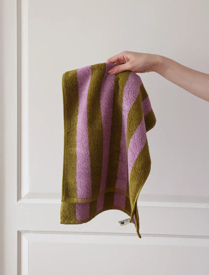 Striped combed-cotton towel with a jacquard-woven finish – view 9