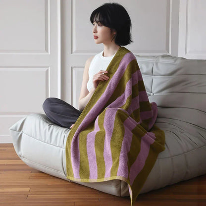 Striped combed-cotton towel with a jacquard-woven finish – view 3