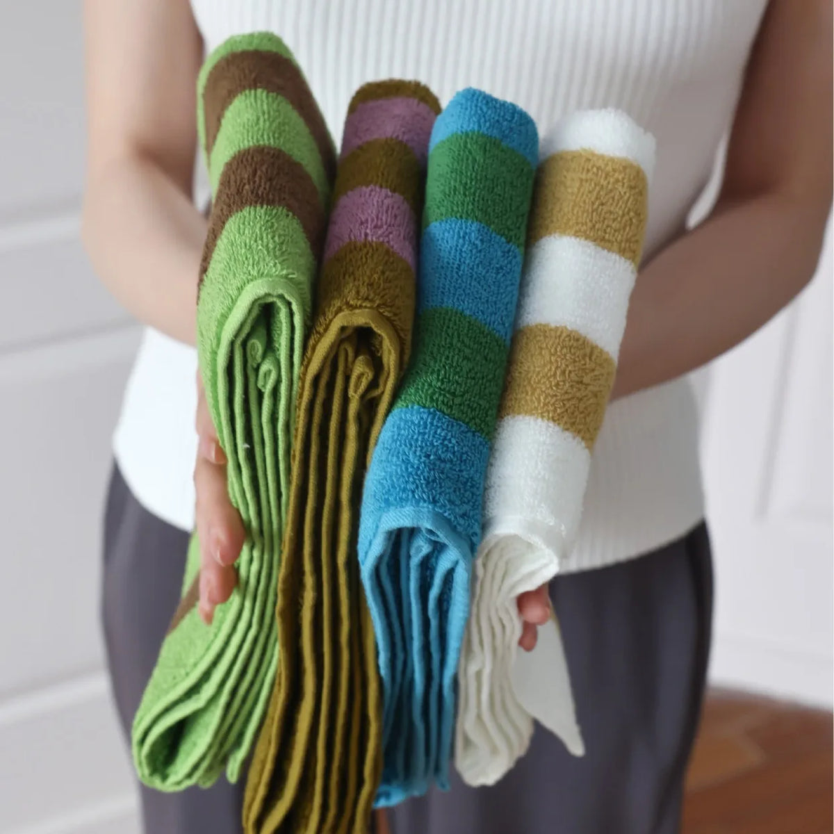 Striped combed-cotton towel with a jacquard-woven finish – view 2