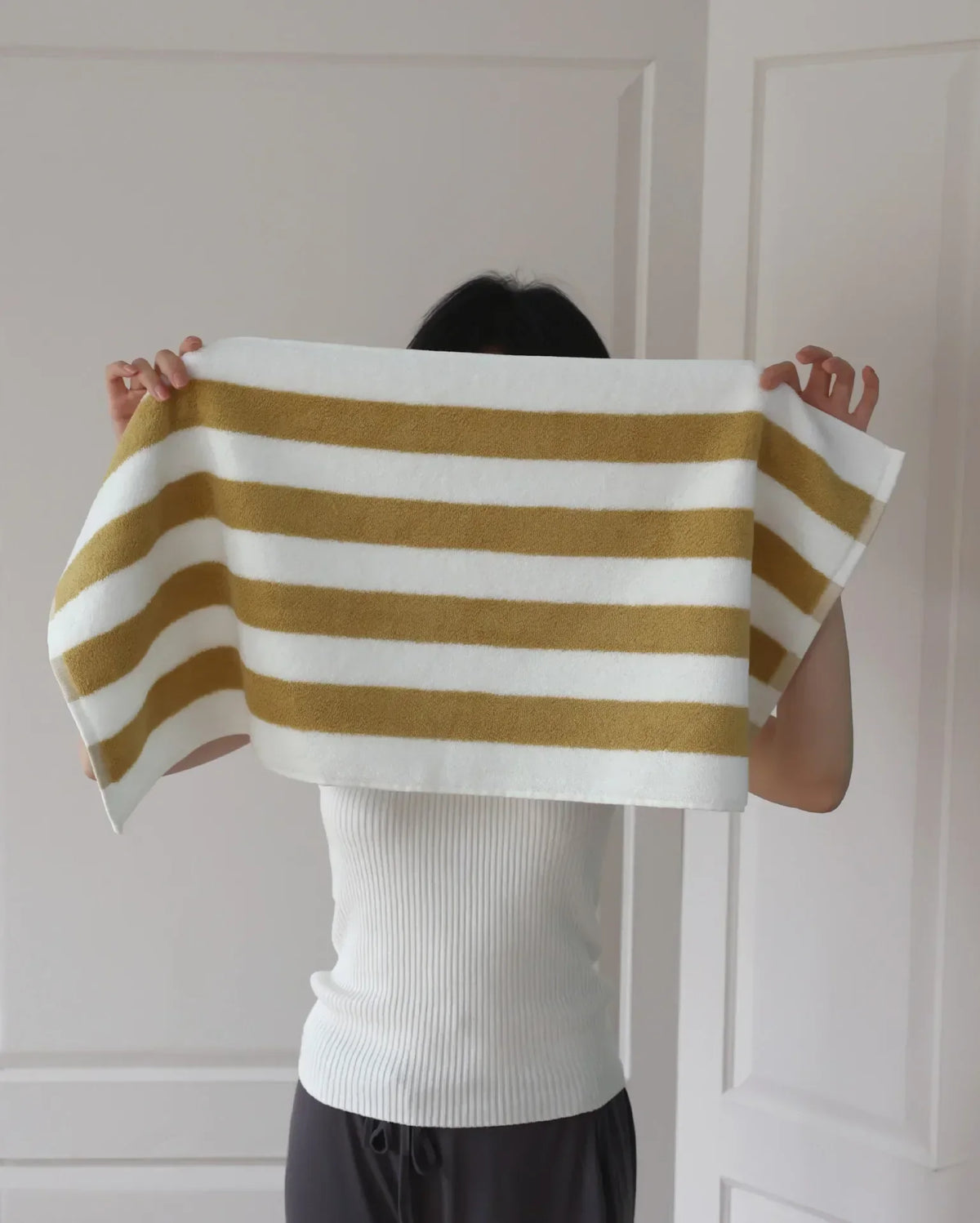 Striped combed-cotton towel with a jacquard-woven finish – view 12