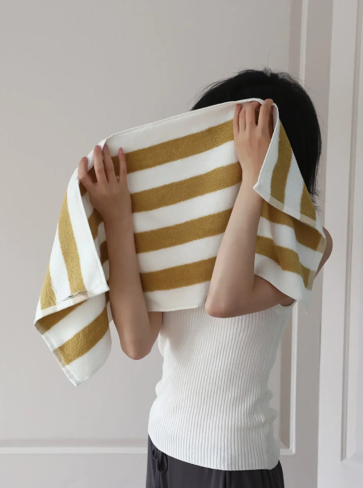 Striped combed-cotton towel with a jacquard-woven finish – view 13