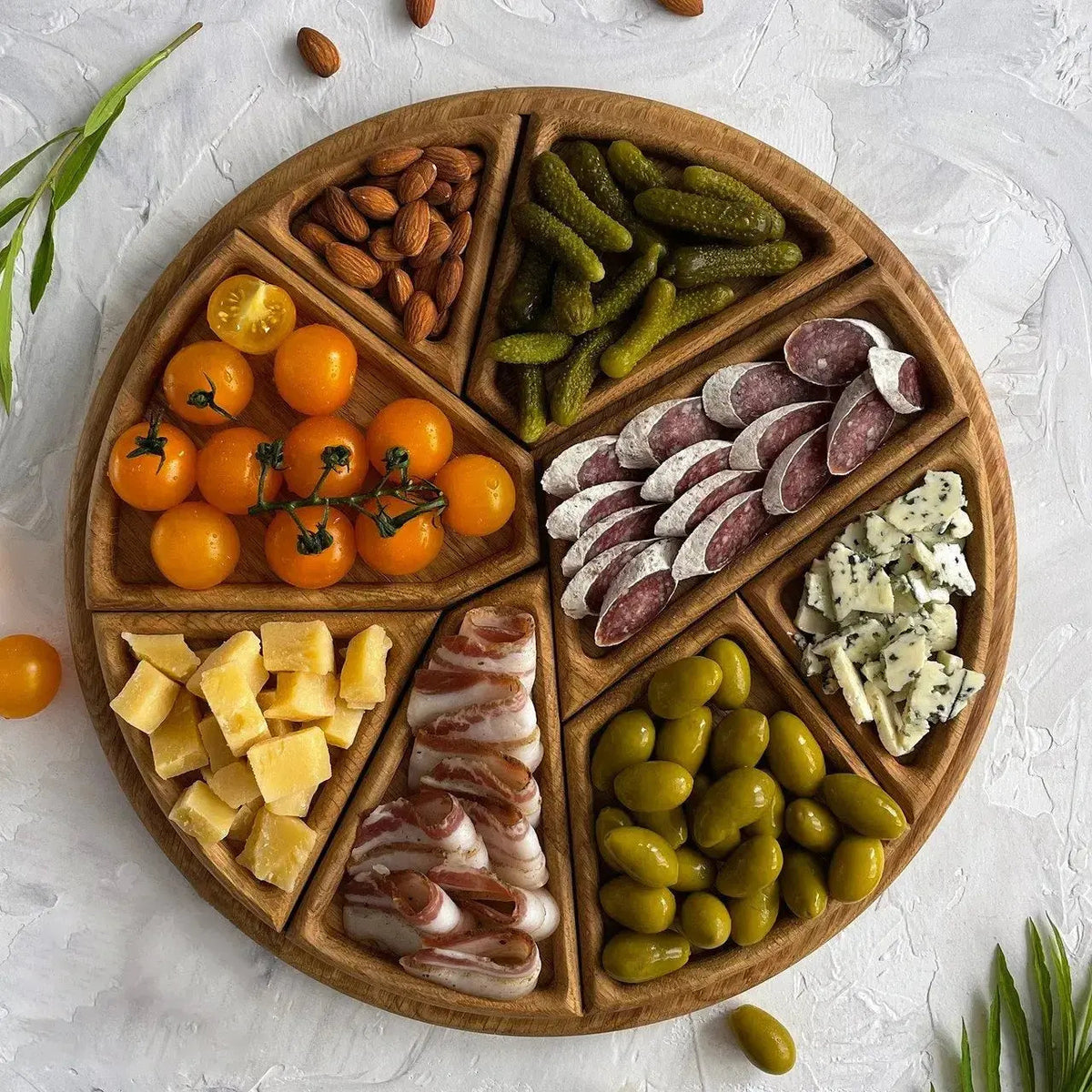 Round Wooden Appetiser Tray – 8 Compartments
