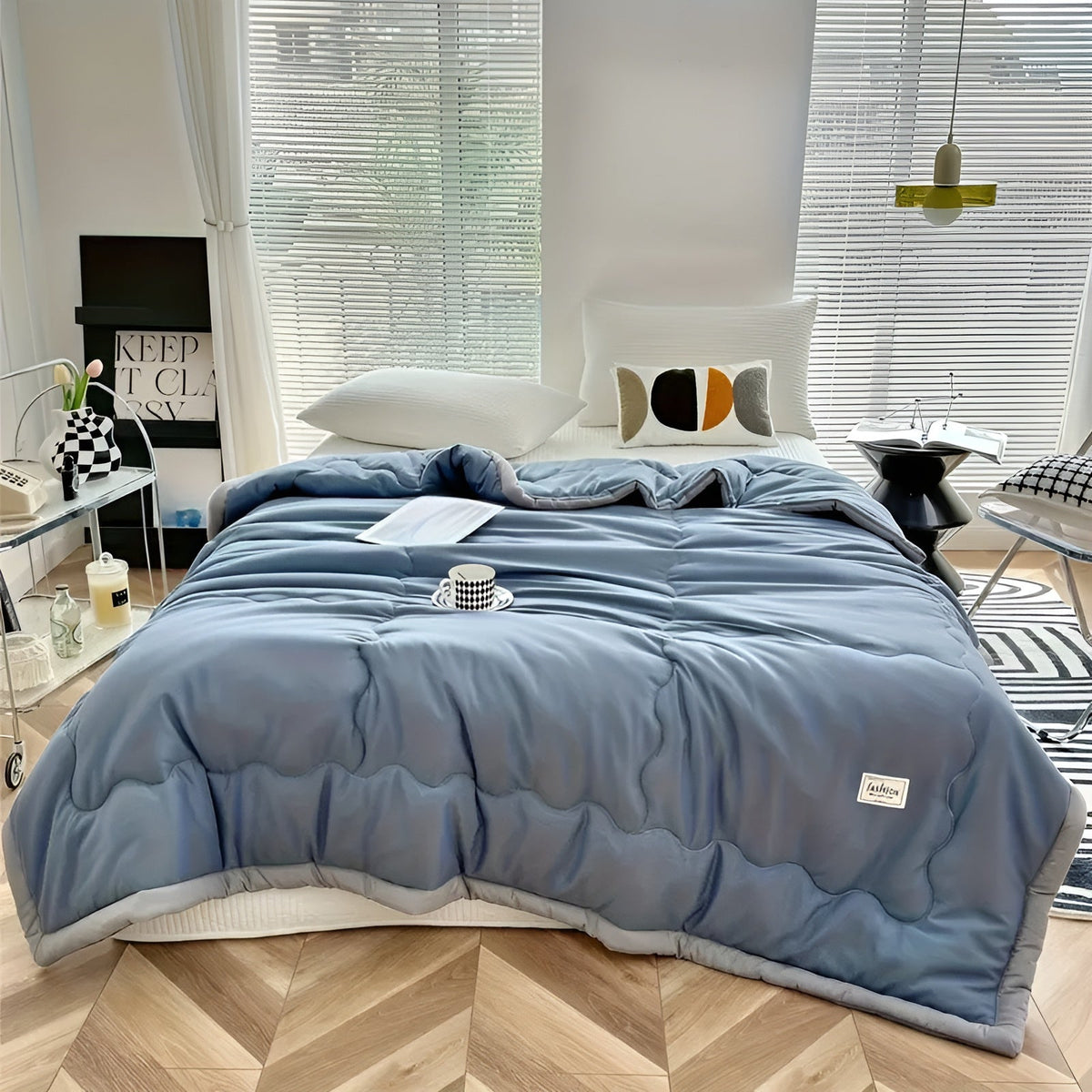 Lightweight woven summer throw with a contrasting border – view 3