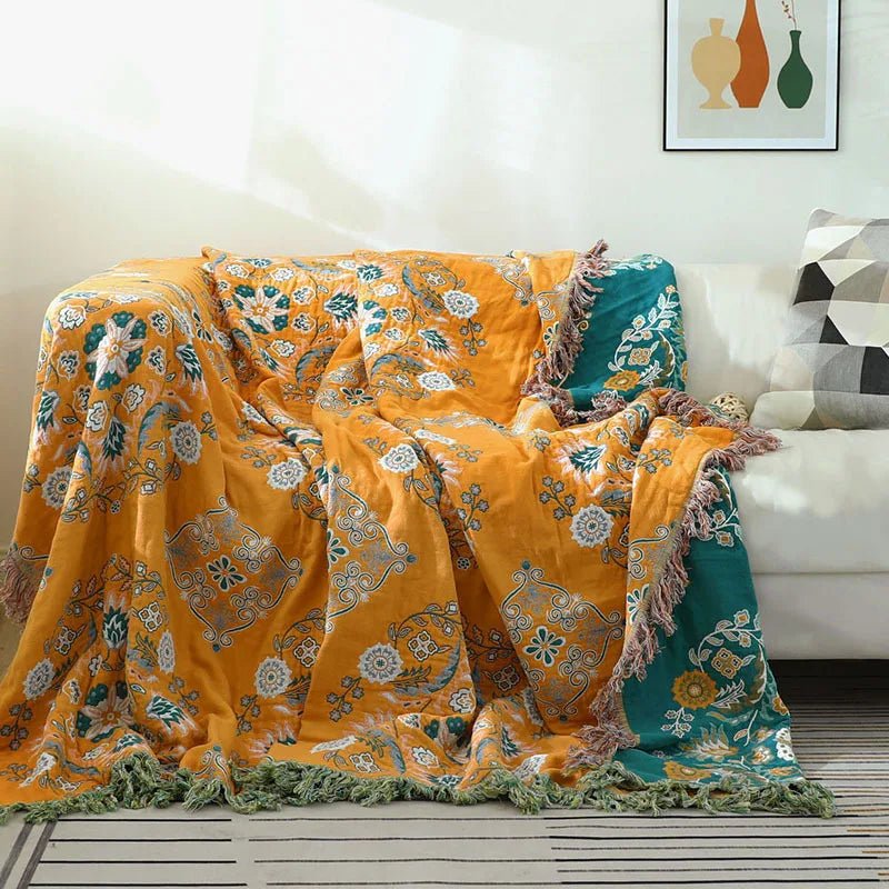Jacquard cotton throw with a woven geometric pattern – view 3