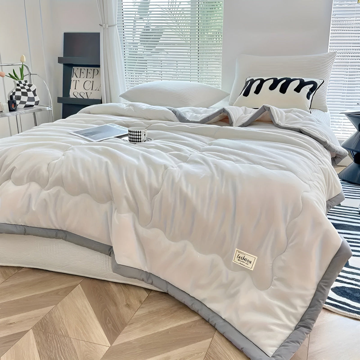 Lightweight woven summer throw with a contrasting border – view 10